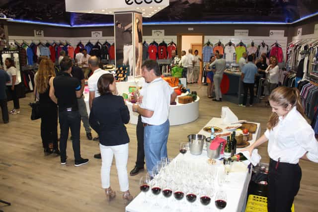 F06-Holiday-Golf-Ambiente