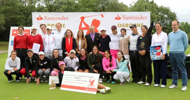 Jugadoras-y-autoridades-Santander-Tour-Izki-Foto-Fernando-Herranz
