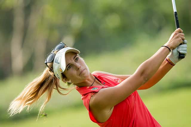 Cabello-golf-cola