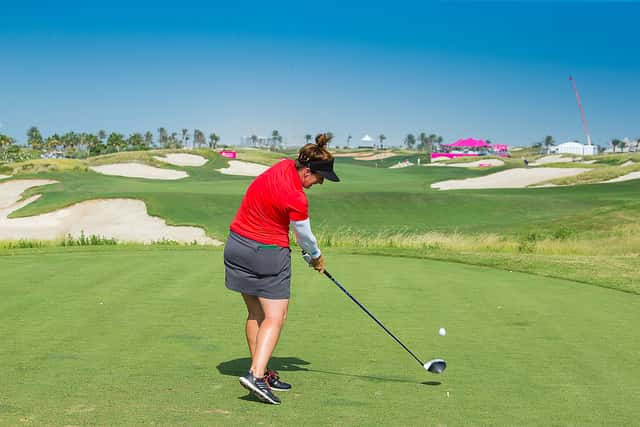 Cabello-golf-mono-2