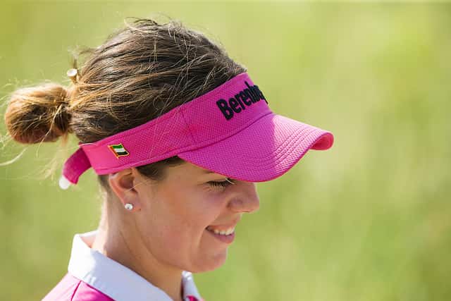 Cabello-golf-mono